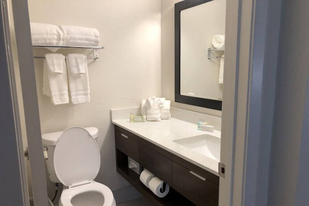 Photo of Bathroom in Merry Oaks