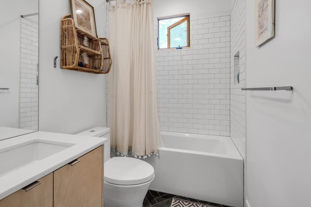 Photo of Bathroom in Newlands