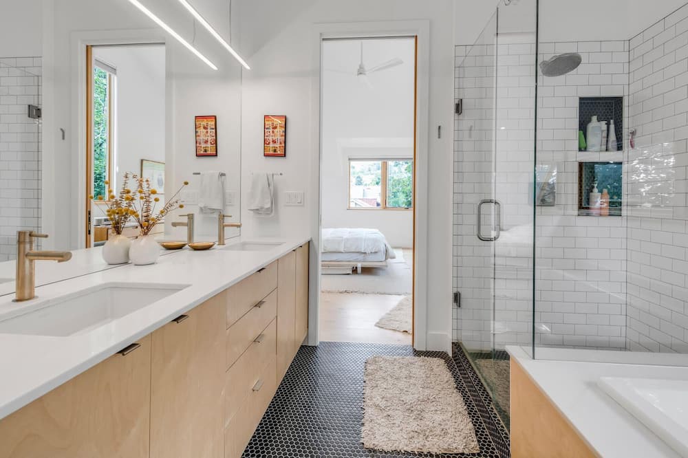Photo of Bathroom in Newlands