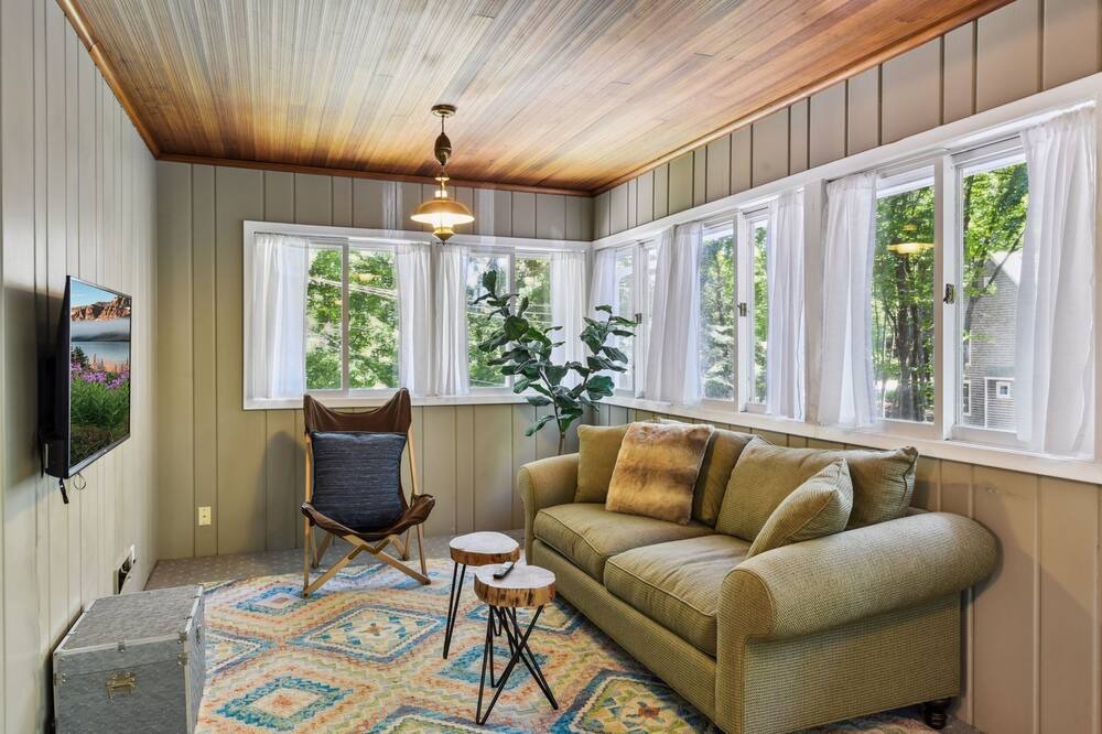 Photo of Livingroom in Shorewood