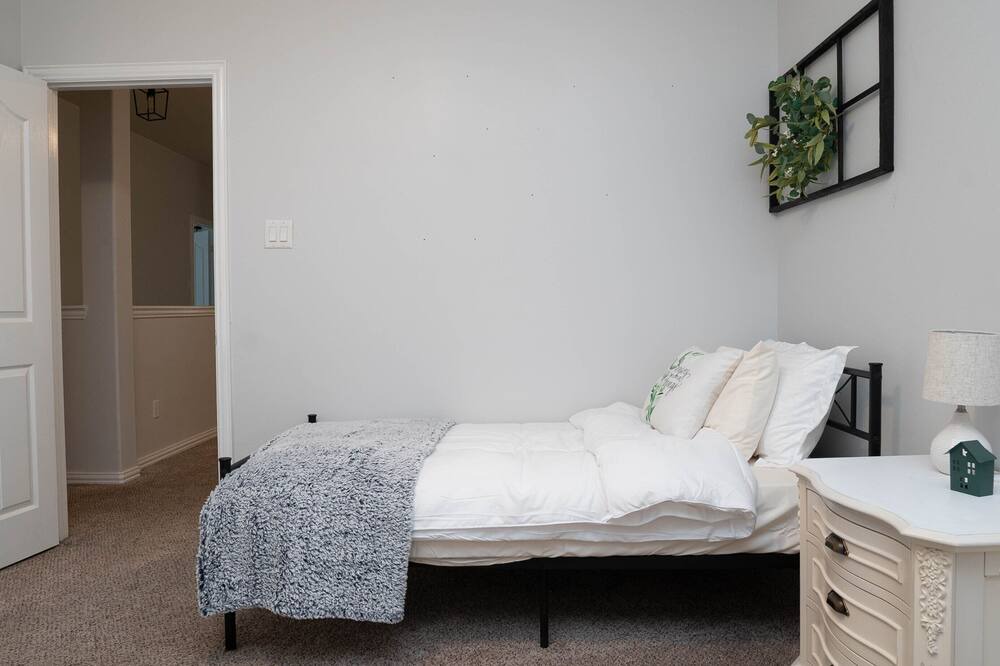 Photo of Bedroom in Pearland