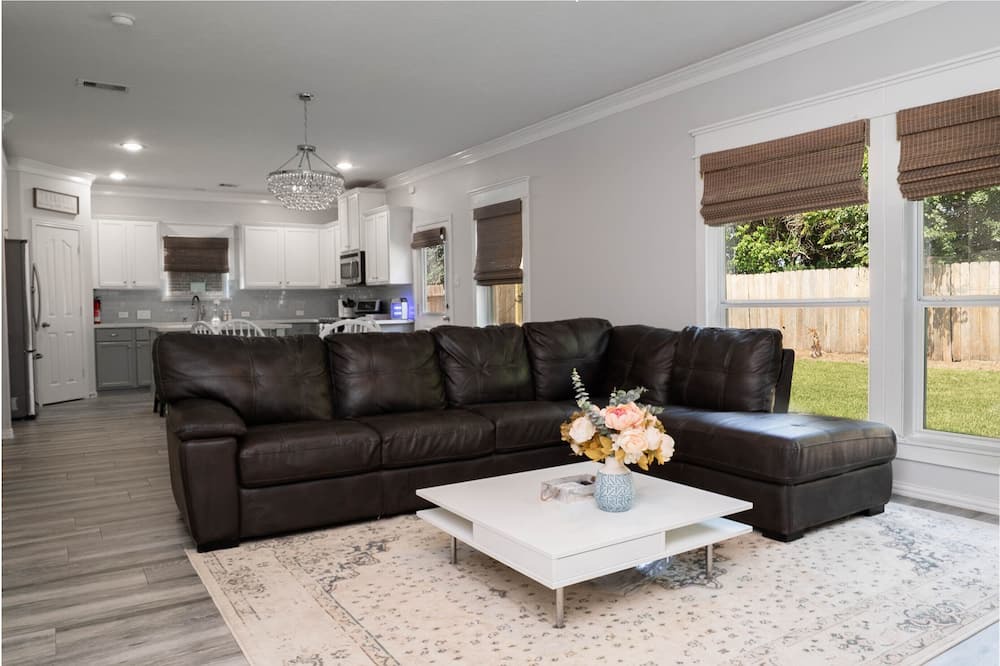 Photo of Livingroom in Pearland