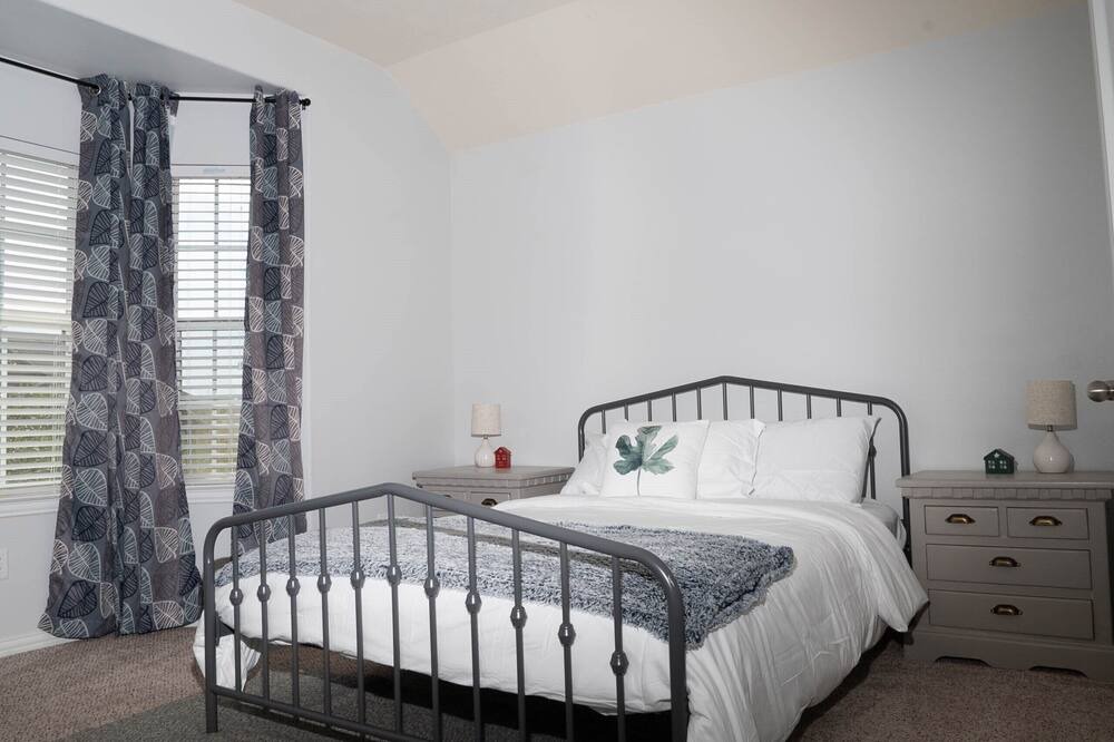 Photo of Bedroom in Pearland
