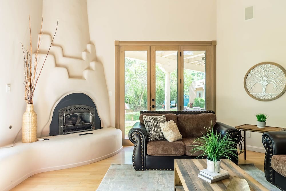 Photo of Bedroom in Los Ranchos de Albuquerque