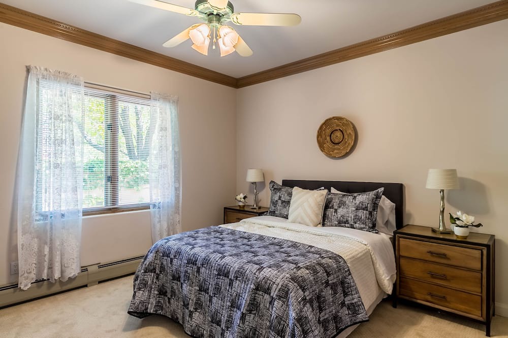 Photo of Bedroom in Los Ranchos de Albuquerque