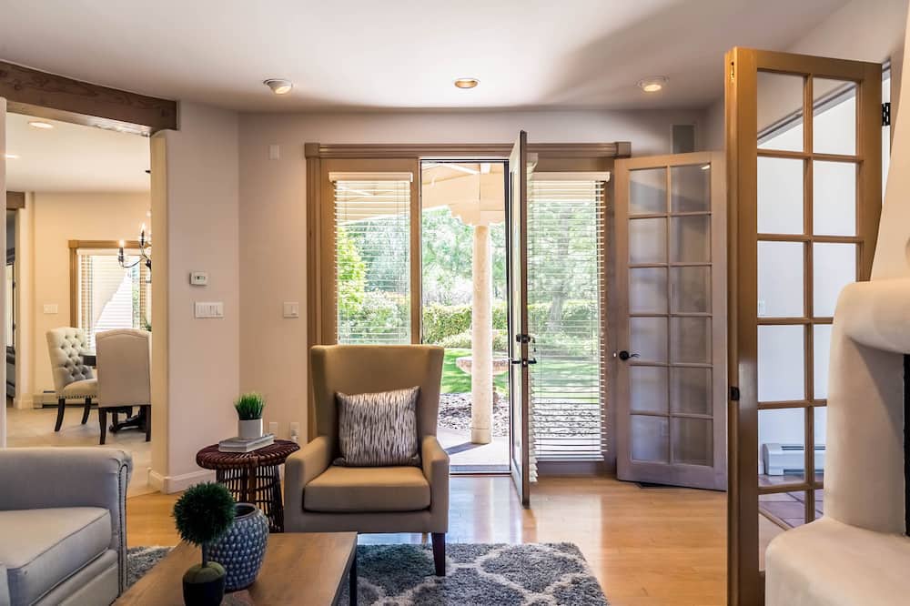 Photo of Bedroom in Los Ranchos de Albuquerque
