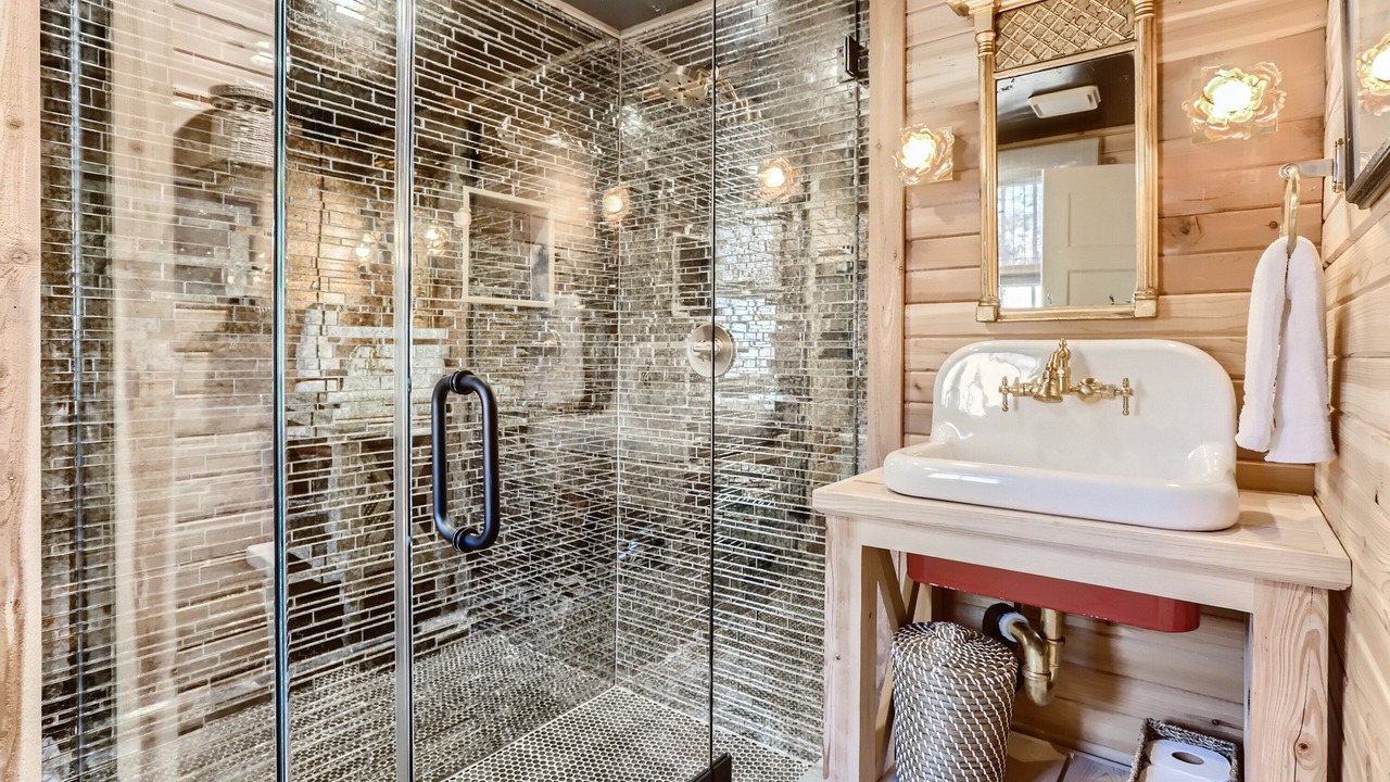 Photo of Bathroom in Lyons