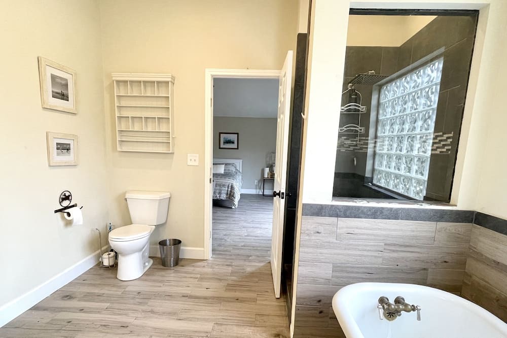 Photo of Bathroom in Cedar Creek