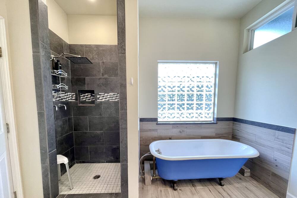 Photo of Bathroom in Cedar Creek