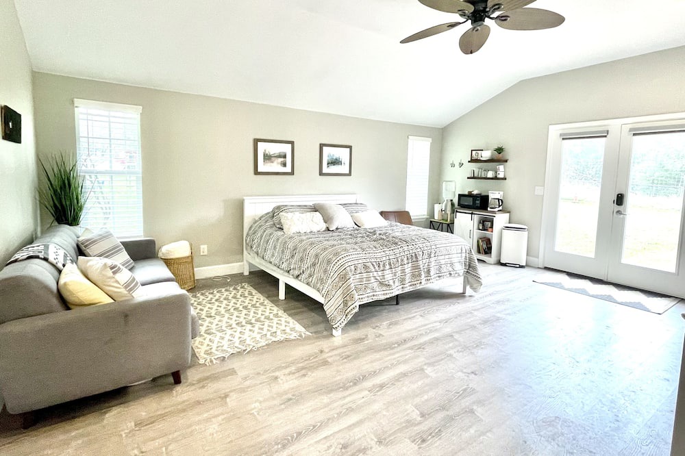 Photo of Bedroom in Cedar Creek