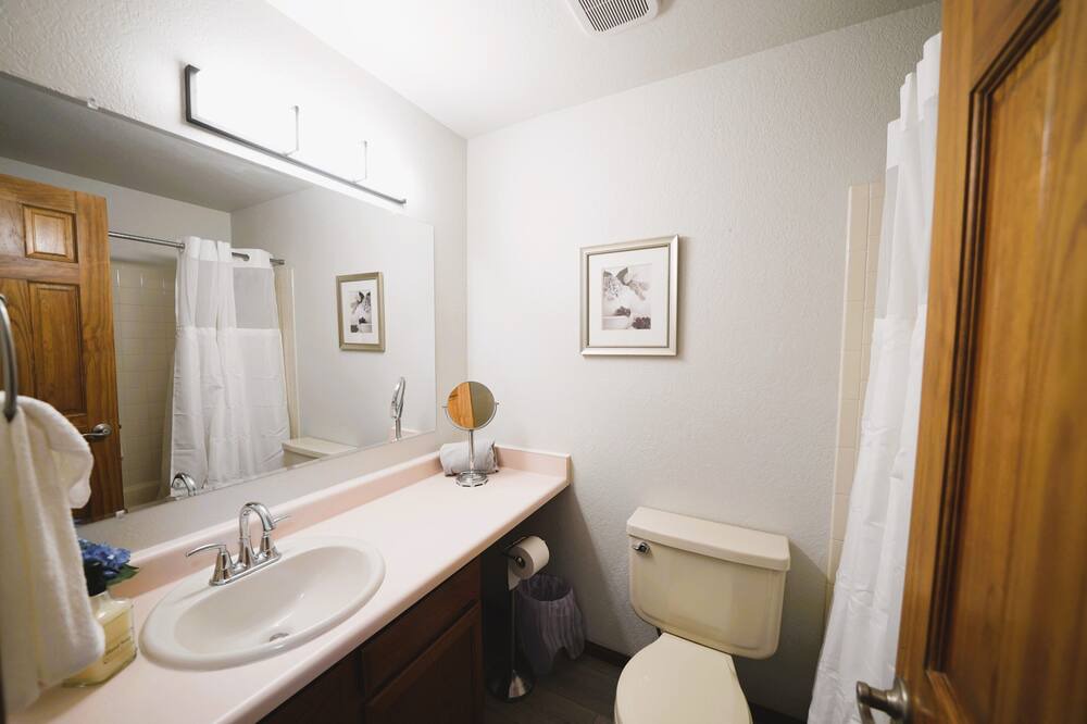 Photo of Bathroom in North Central Westminster