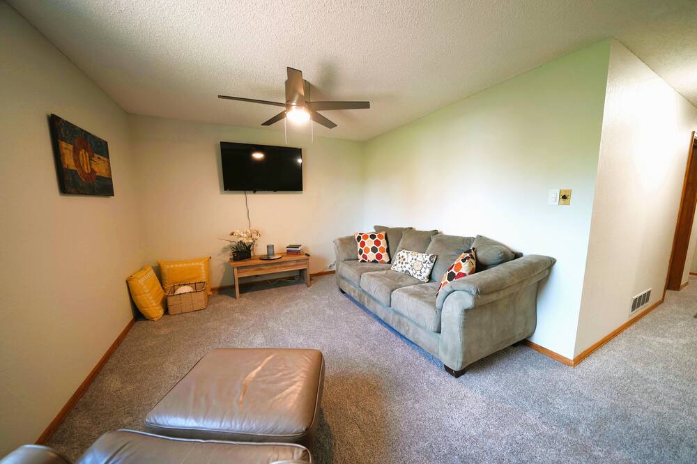 Photo of Livingroom in North Central Westminster