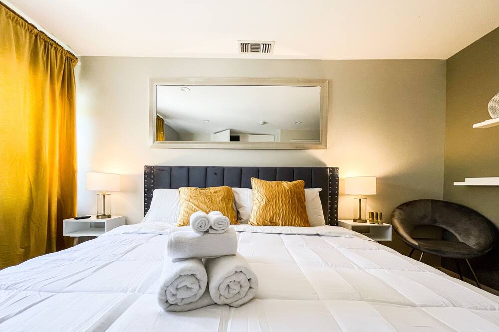 Photo of Bedroom in Burbank