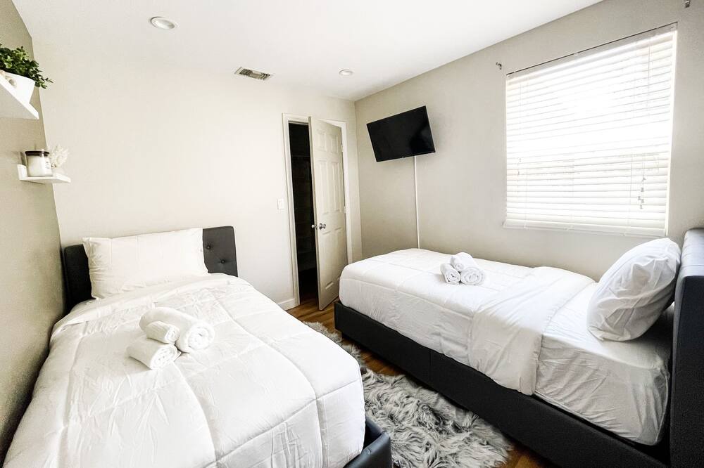 Photo of Bedroom in Burbank