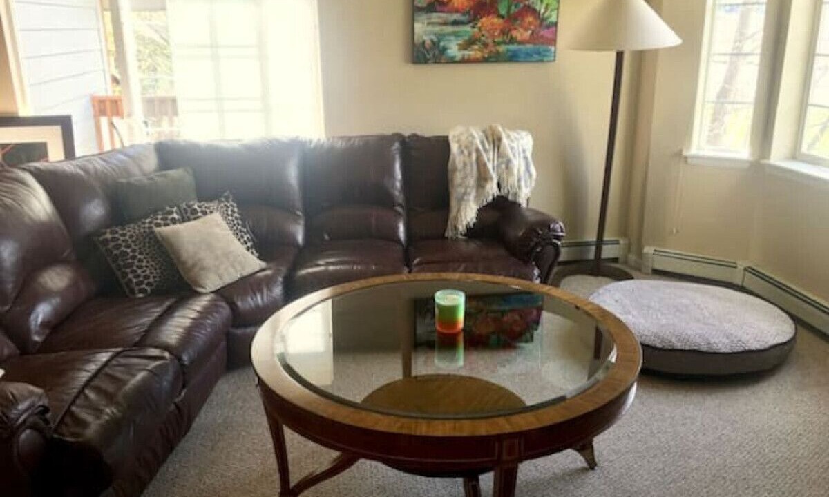 Photo of Livingroom in Edwards