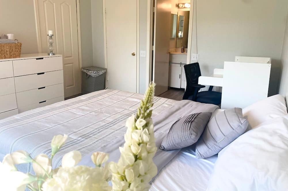 Photo of Bedroom in Meadow Pointe