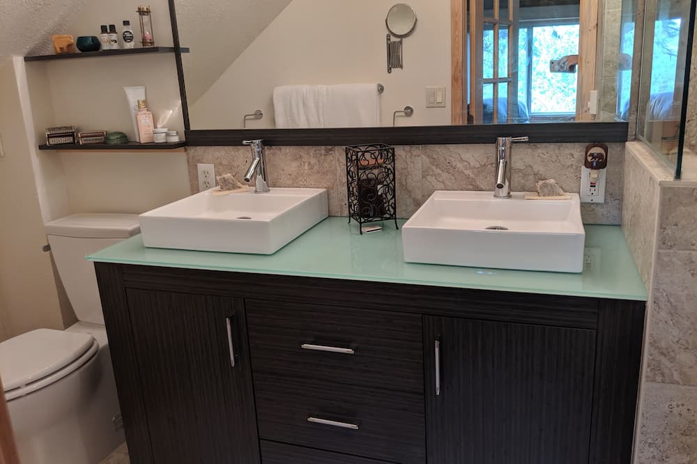 Photo of Bathroom in Glacier View Meadows