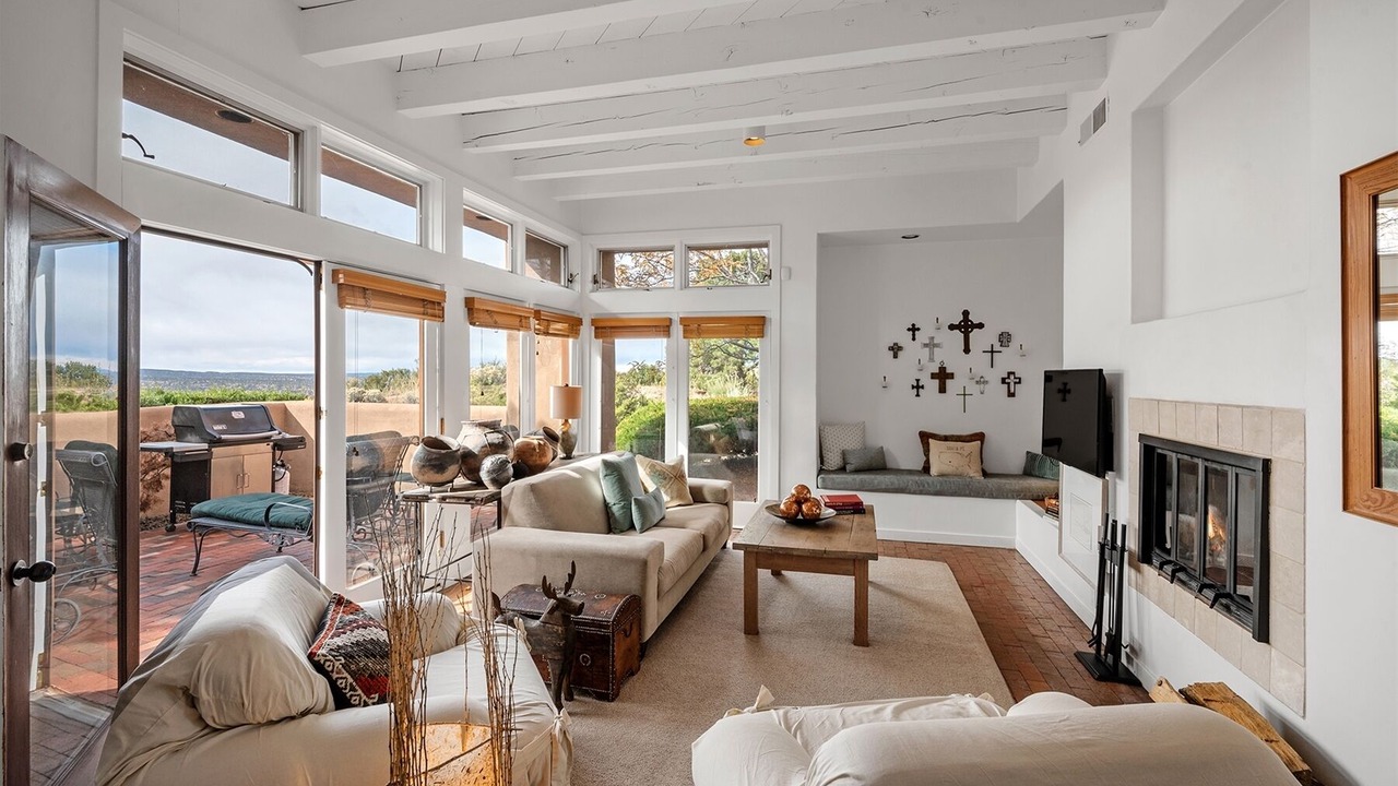 Photo of Livingroom in Nambe Pueblo