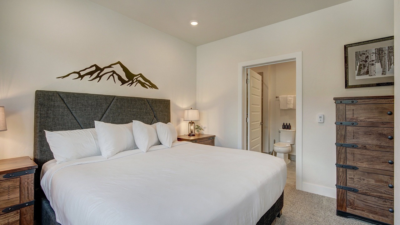 Photo of Bedroom in Lakeside Village