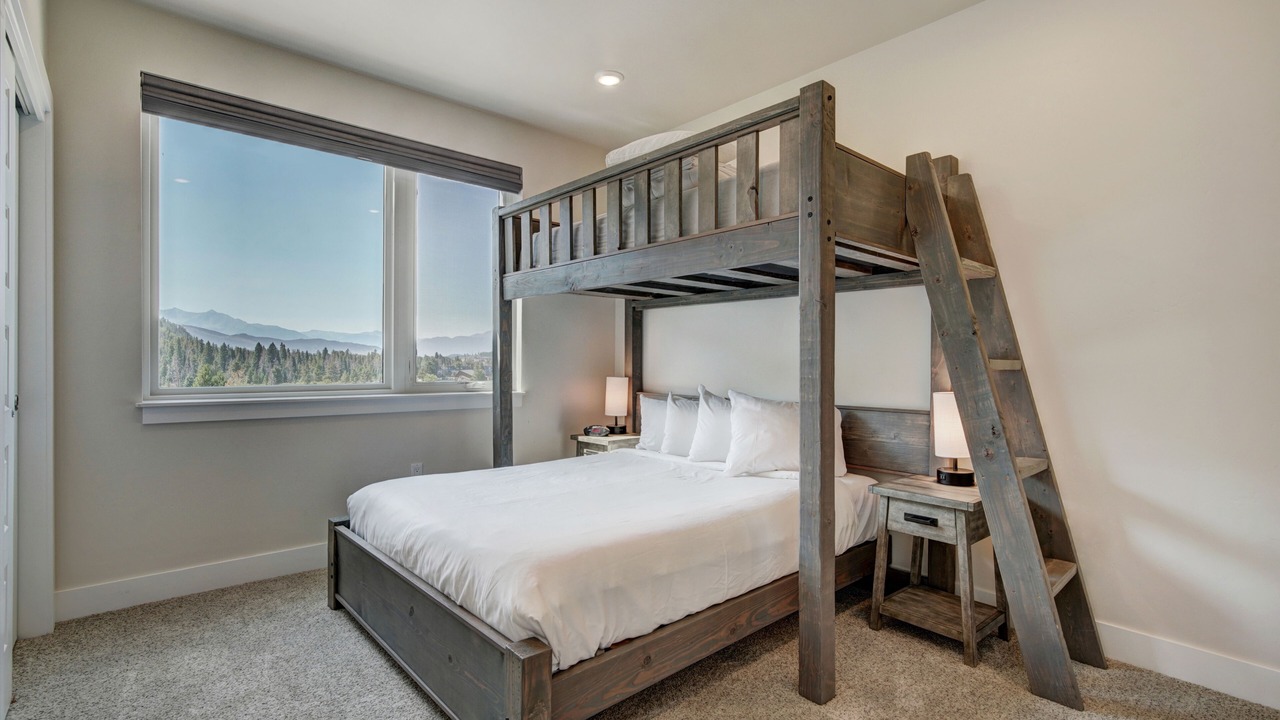 Photo of Bedroom in Lakeside Village