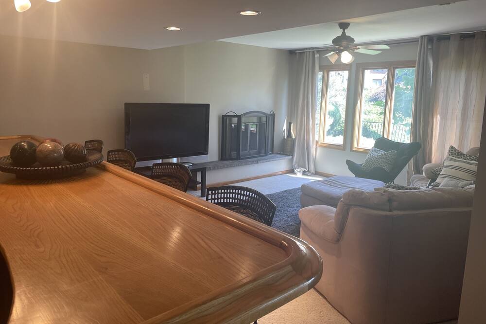 Photo of Livingroom in North Central Westminster