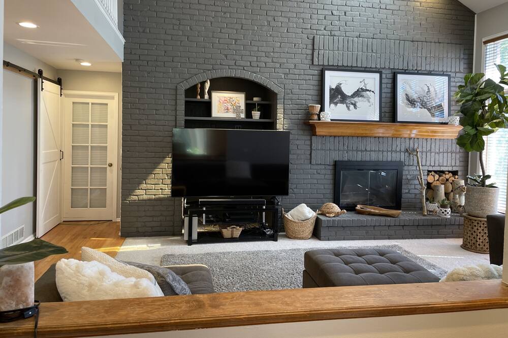 Photo of Livingroom in North Central Westminster