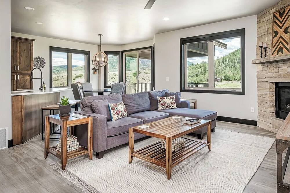 Photo of Livingroom in Oak Creek