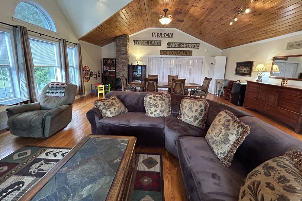 Photo of Livingroom in Warrensburg