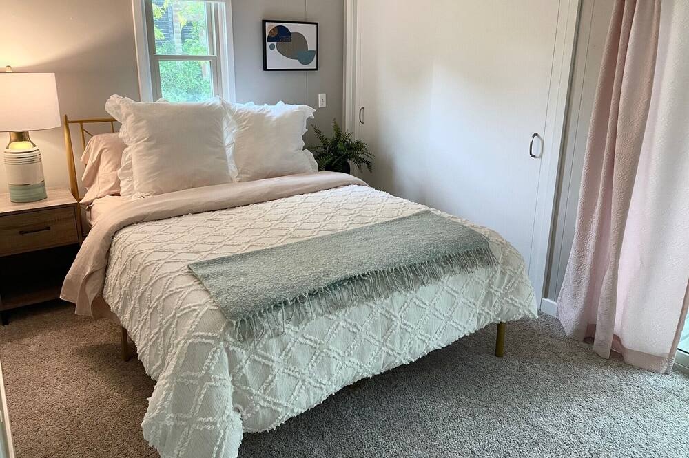 Photo of Bedroom in Williams Bay