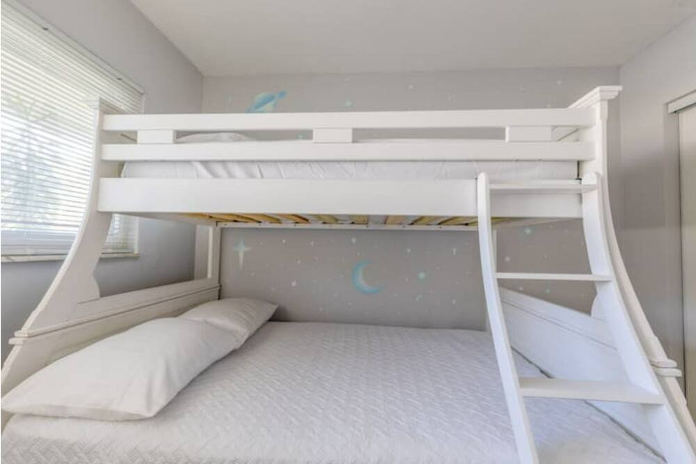 Photo of Bedroom in Melaleuca Gardens
