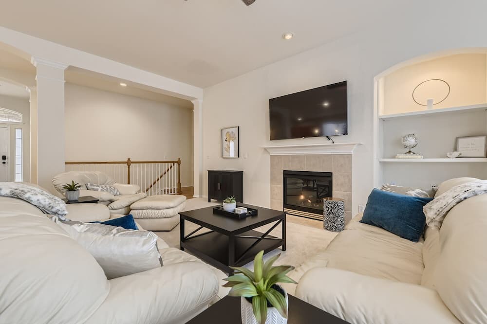 Photo of Livingroom in Parker