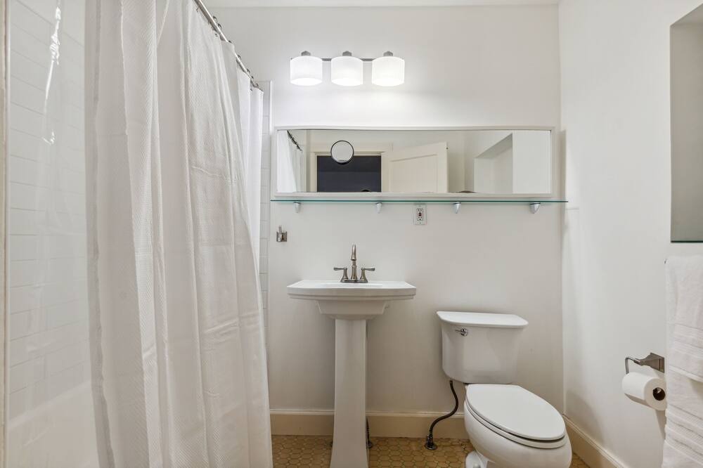 Photo of Bathroom in Riverside Park