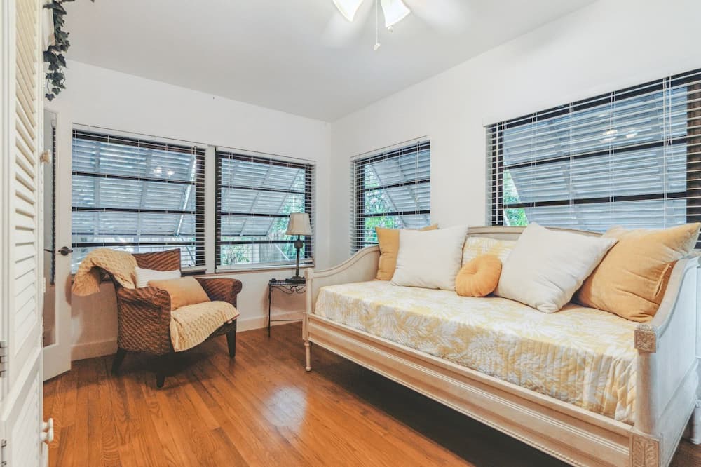 Photo of Livingroom in Riverside Park