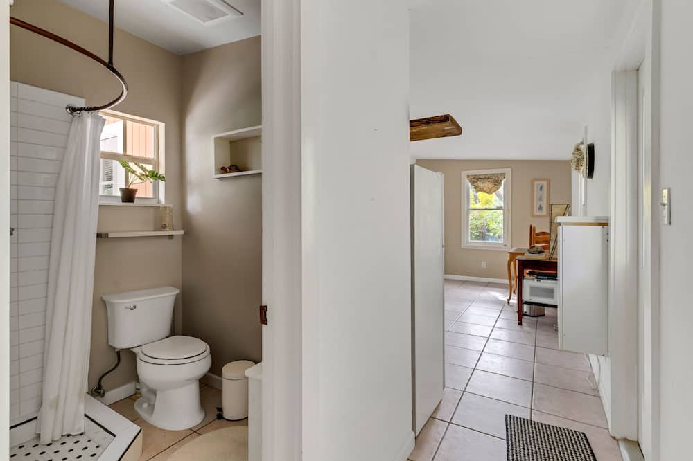 Photo of Bathroom in Riverside Park