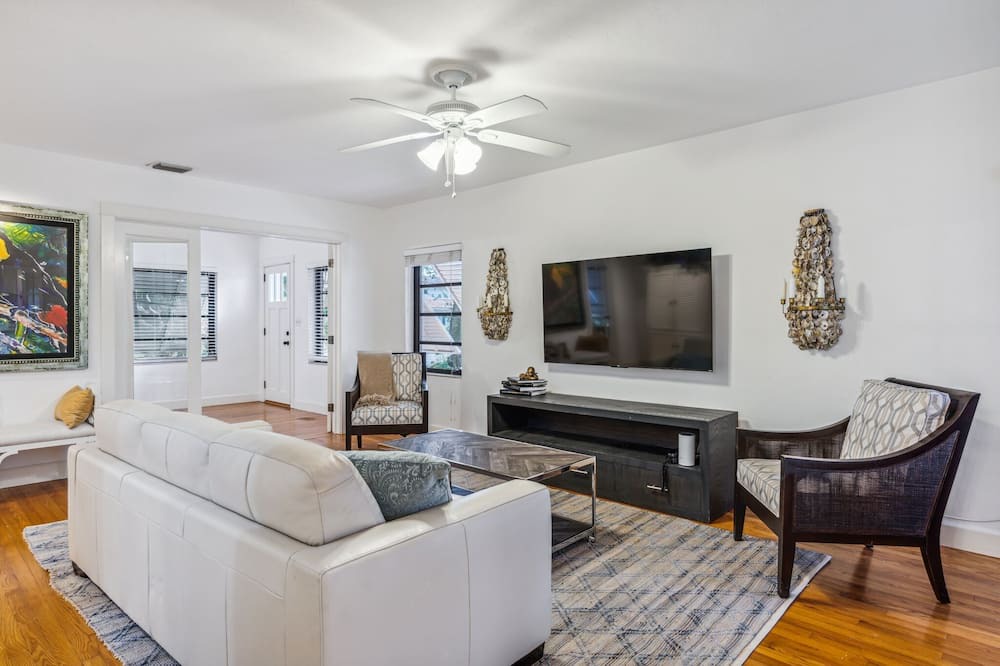 Photo of Livingroom in Riverside Park