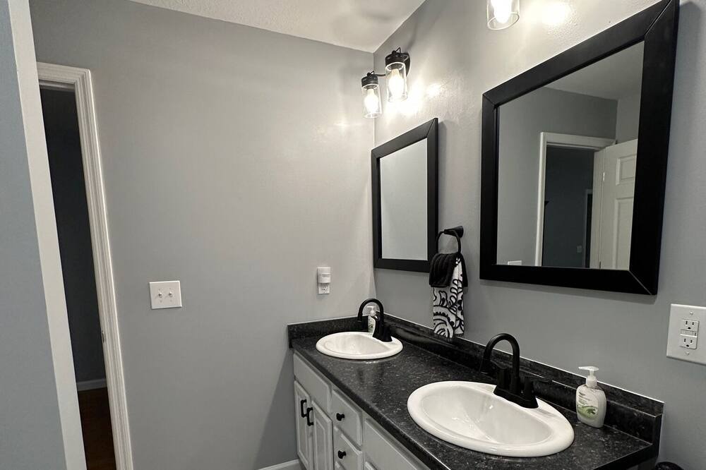 Photo of Bathroom in Athens - Sweetwater