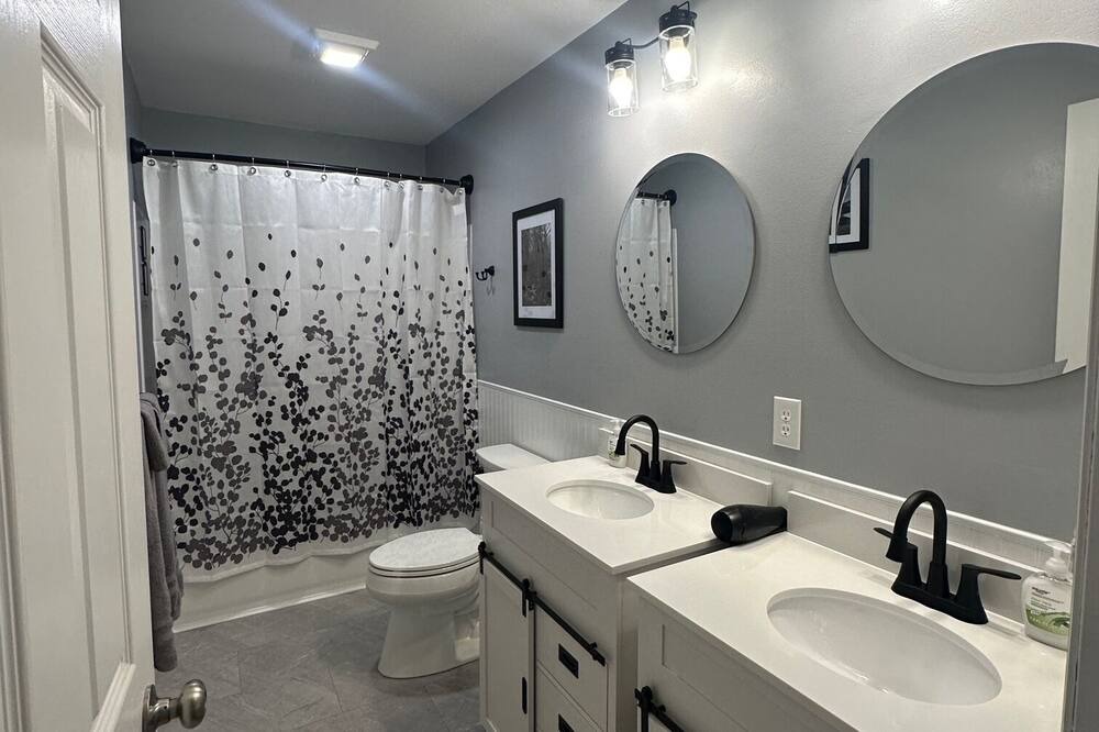 Photo of Bathroom in Athens - Sweetwater