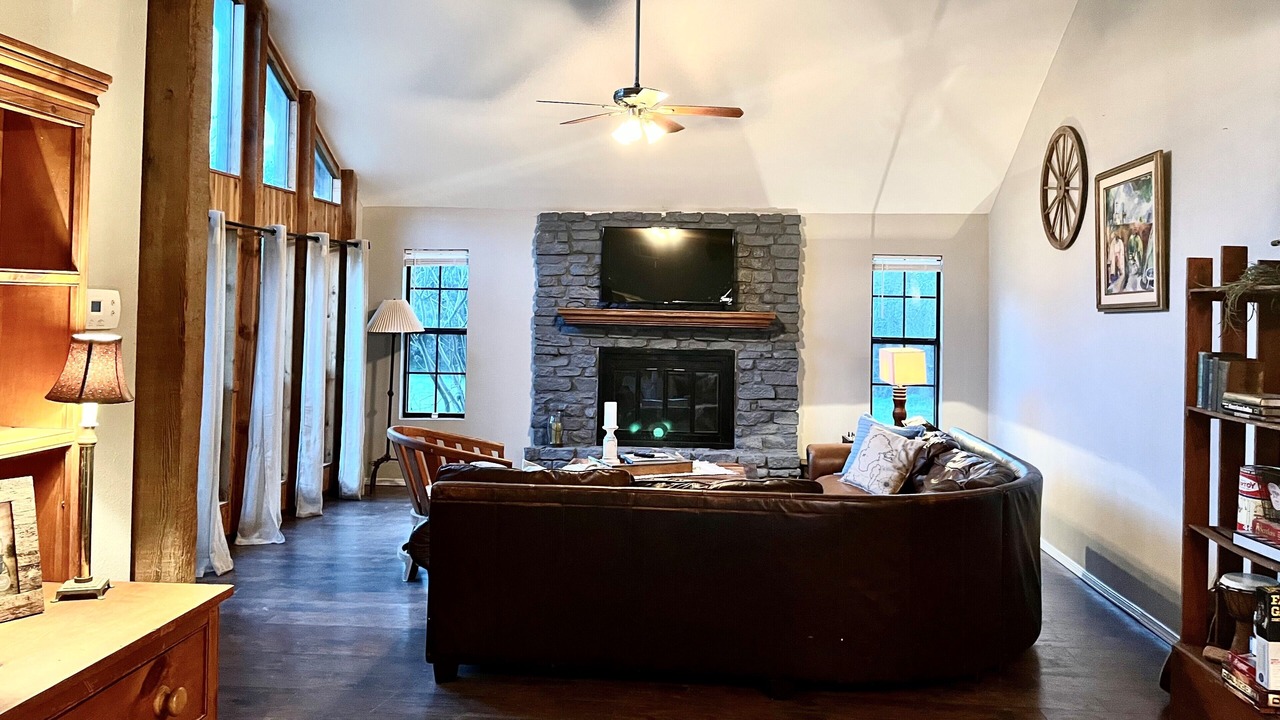 Photo of Livingroom in Cedar Creek