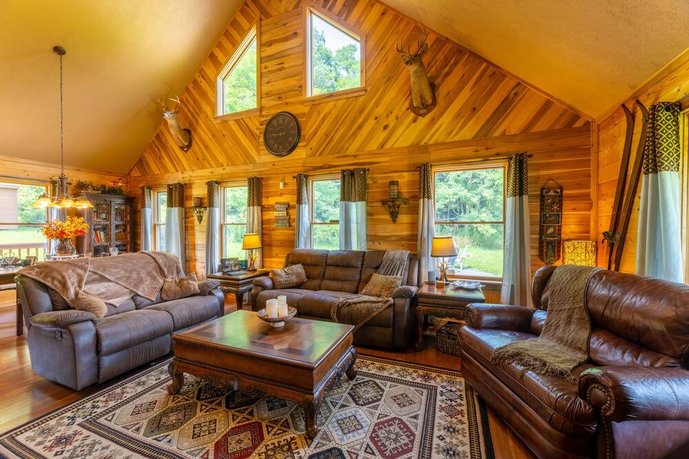 Photo of Livingroom in Mountain Base