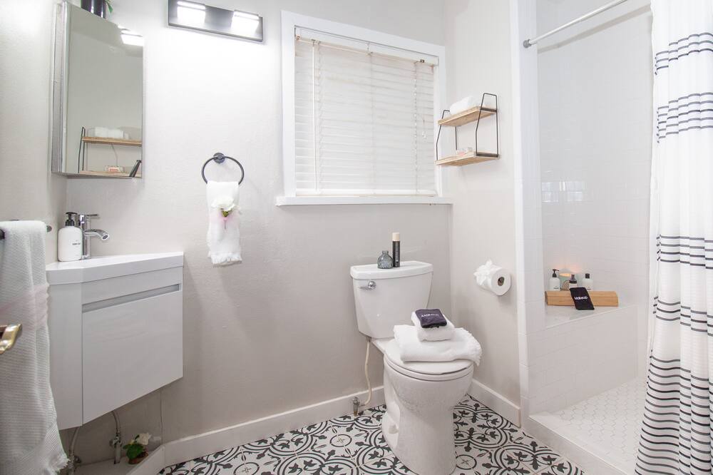 Photo of Bathroom in Raynolds Addition