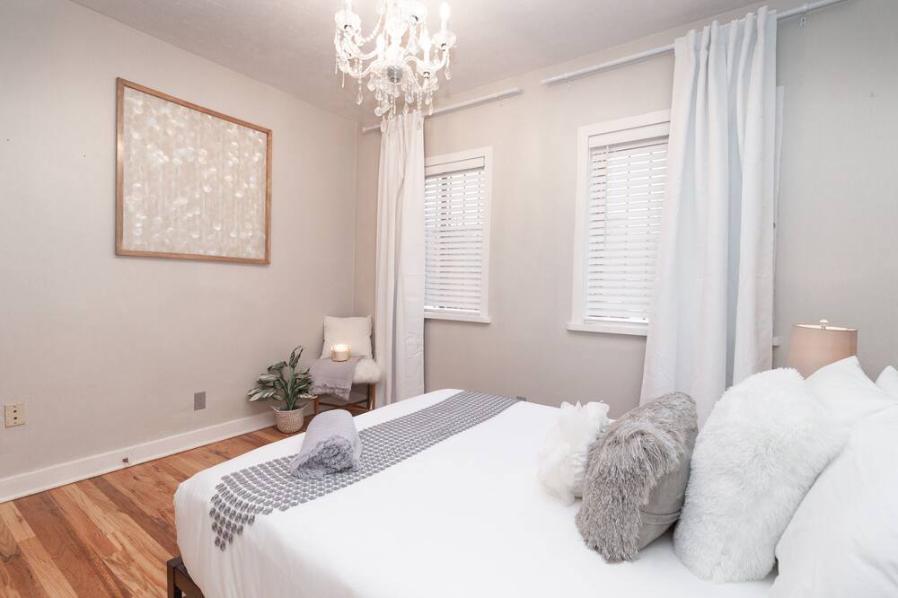 Photo of Bedroom in Raynolds Addition