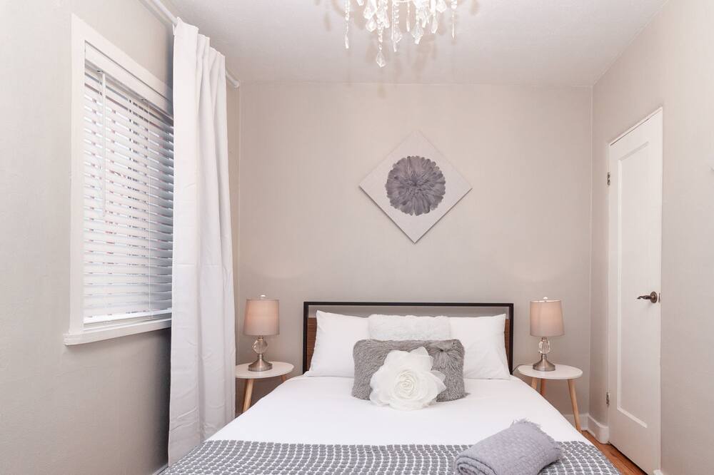 Photo of Bedroom in Raynolds Addition