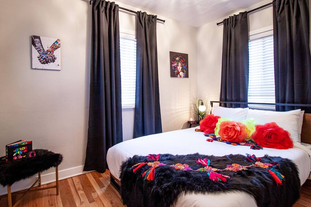 Photo of Bedroom in Raynolds Addition