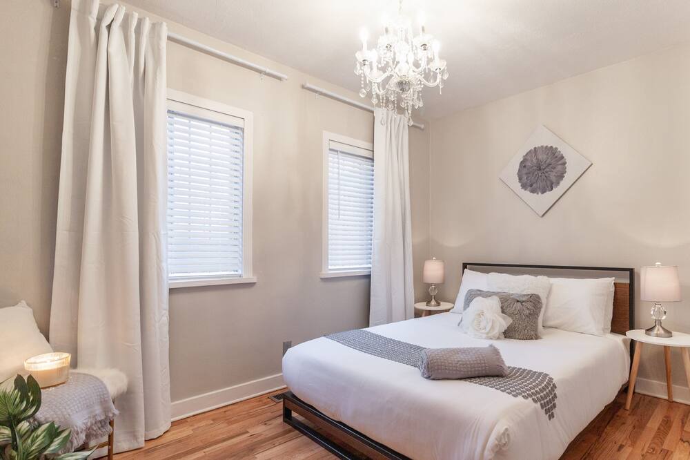 Photo of Bedroom in Raynolds Addition