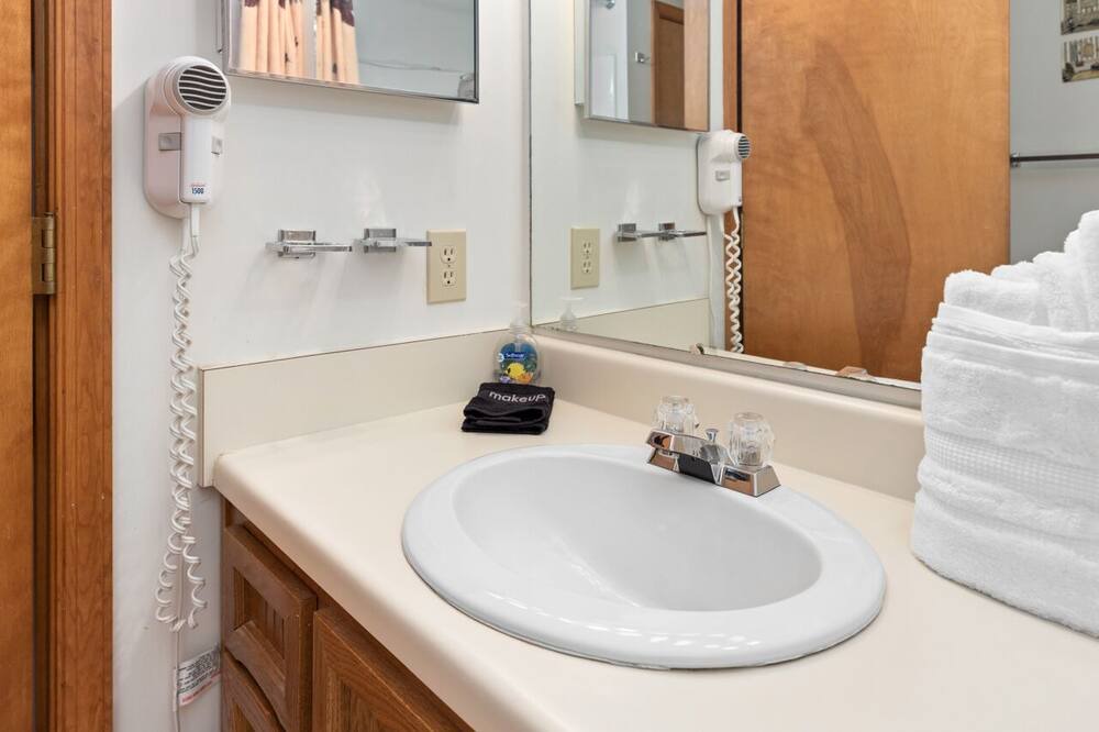 Photo of Bathroom in Pedlars Edge