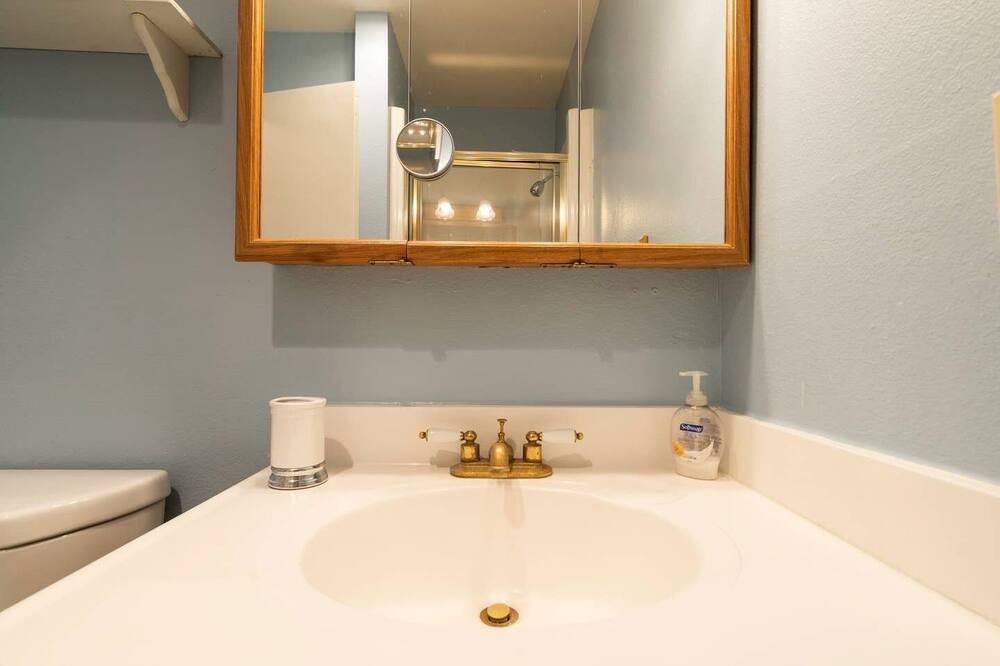 Photo of Bathroom in Glenwood Grove - North Iris