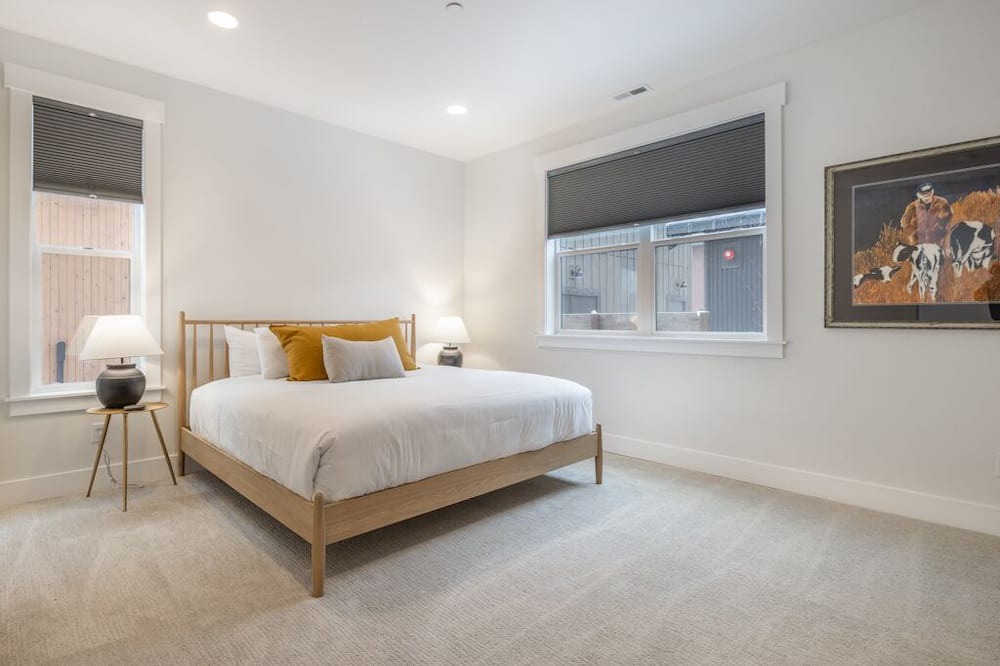Photo of Bedroom in Roslyn