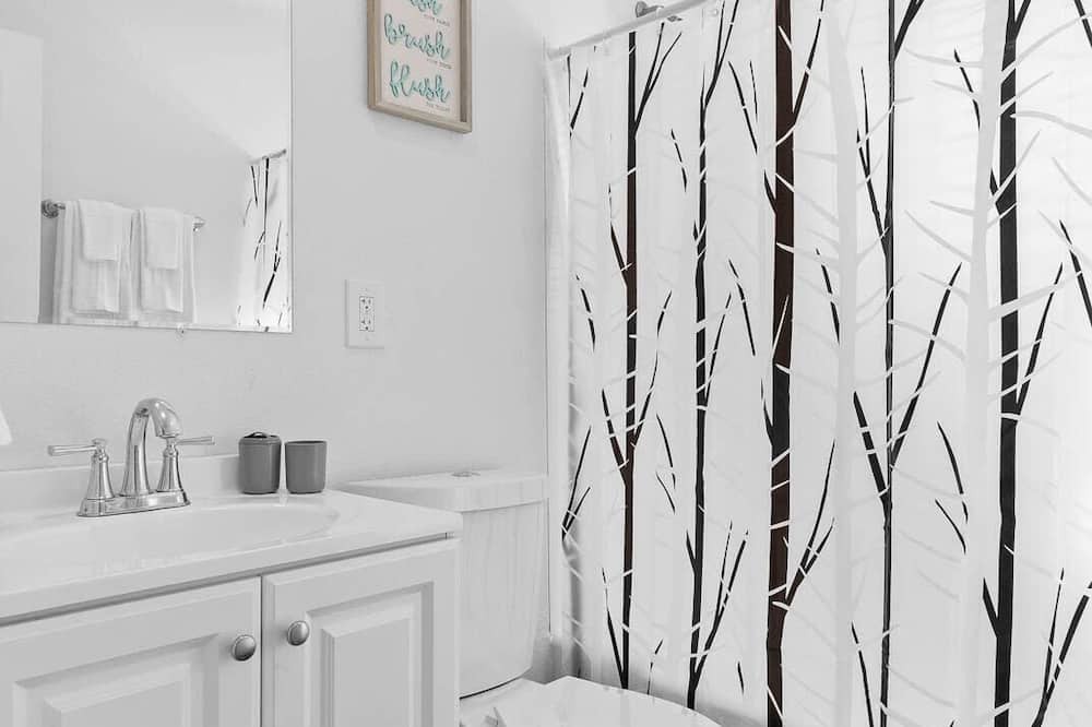 Photo of Bathroom in East Ridge
