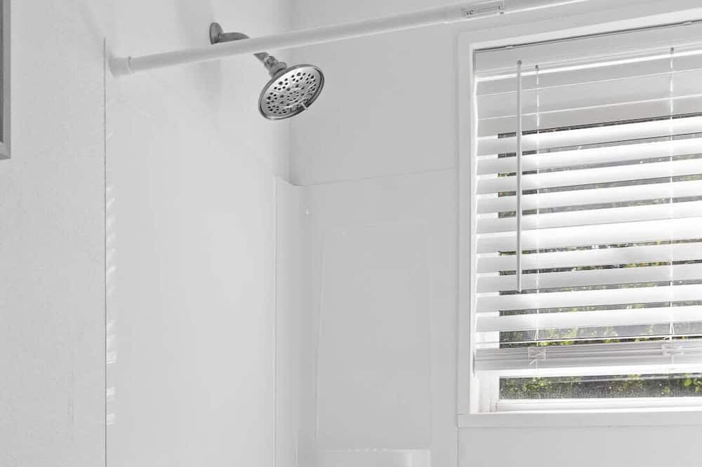 Photo of Bathroom in East Ridge