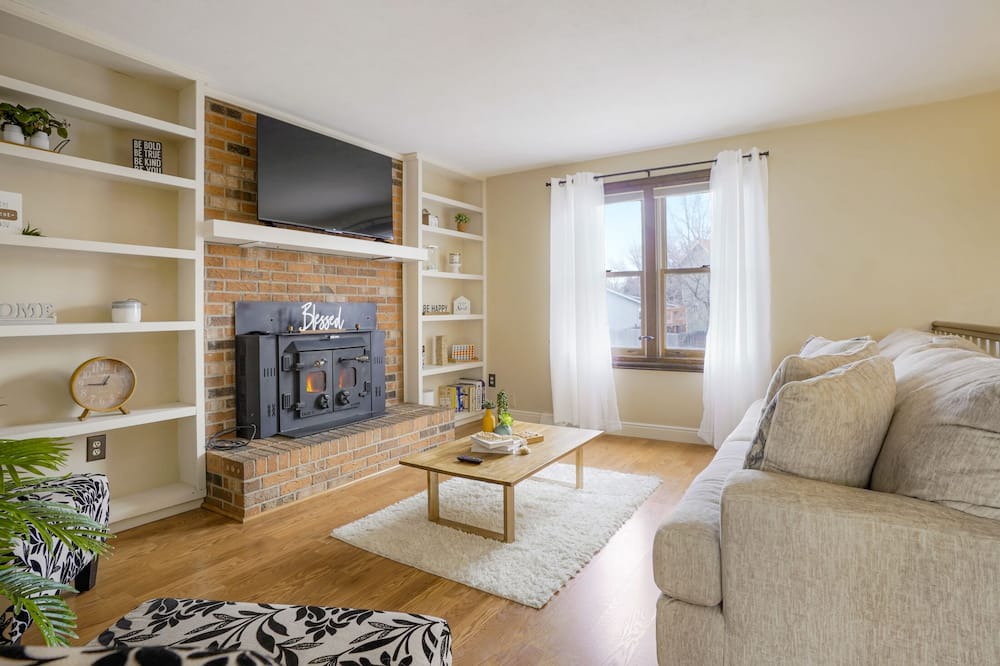 Photo of Livingroom in North Central Westminster